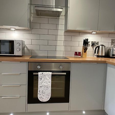 Stylish And Modern 2Br Apartment With Parking Шефилд Экстерьер фото