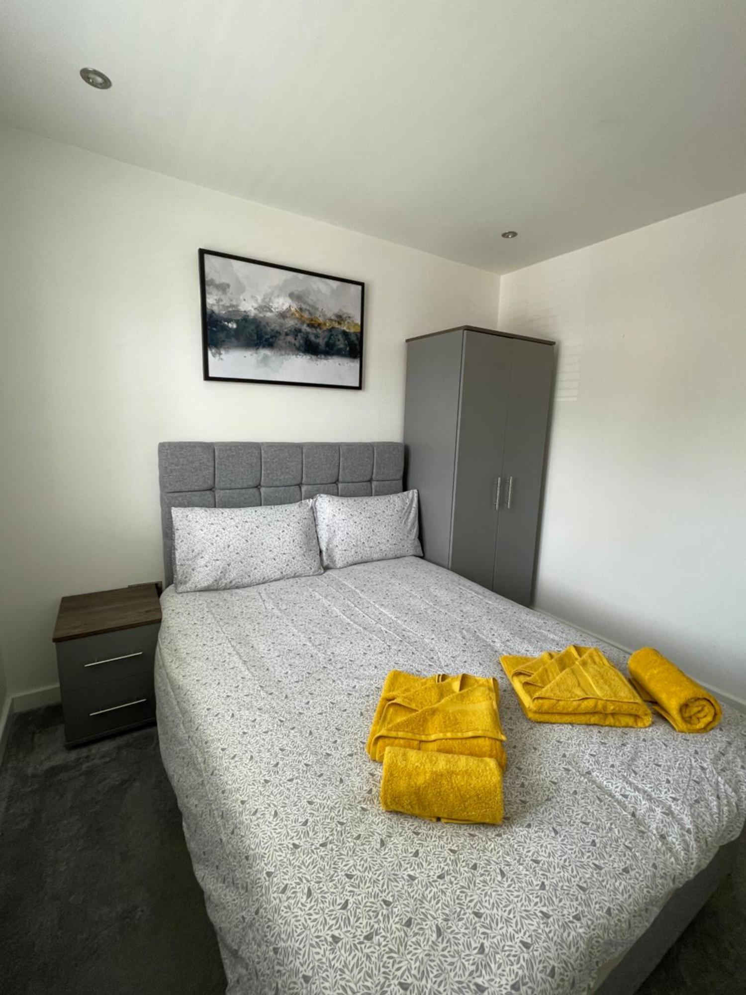 Stylish And Modern 2Br Apartment With Parking Шефилд Экстерьер фото