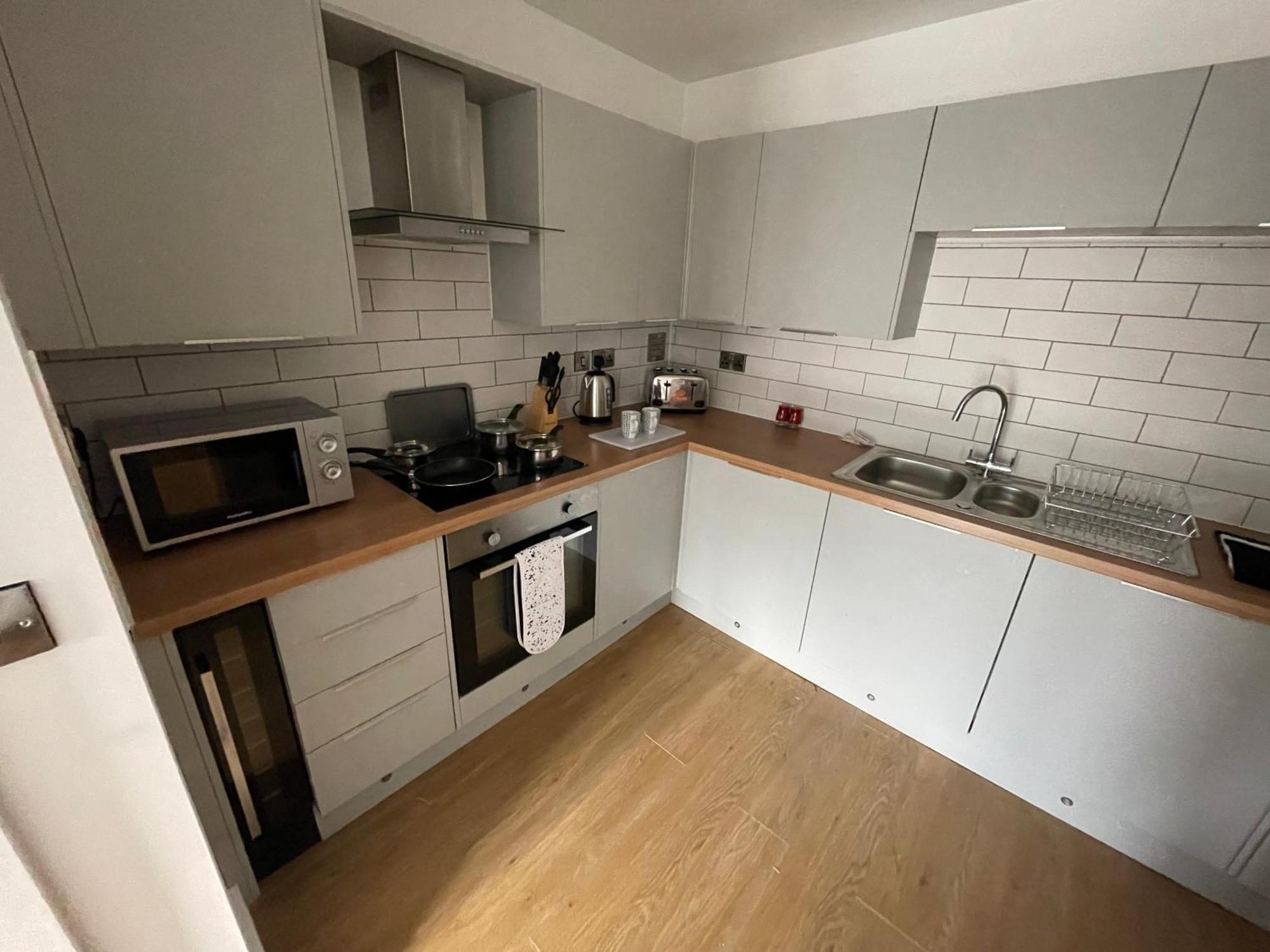 Stylish And Modern 2Br Apartment With Parking Шефилд Экстерьер фото